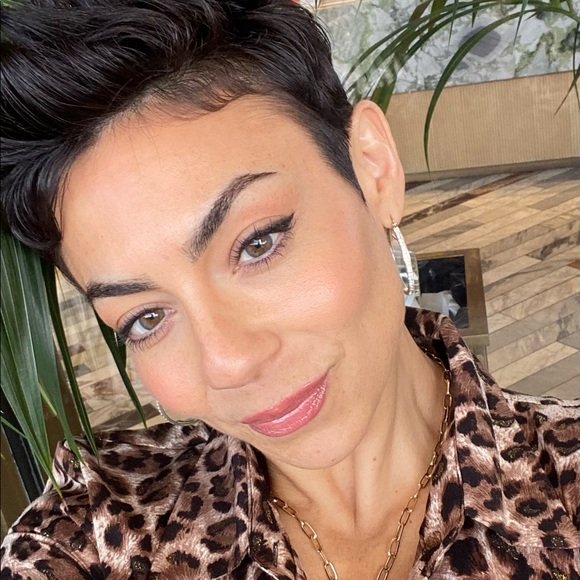 Meet your Posher, Rachel - Picture 2 of 2